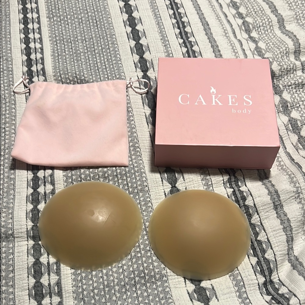 Cakes Body Silicone Inserts with Pink Box and bag size cakes plus
